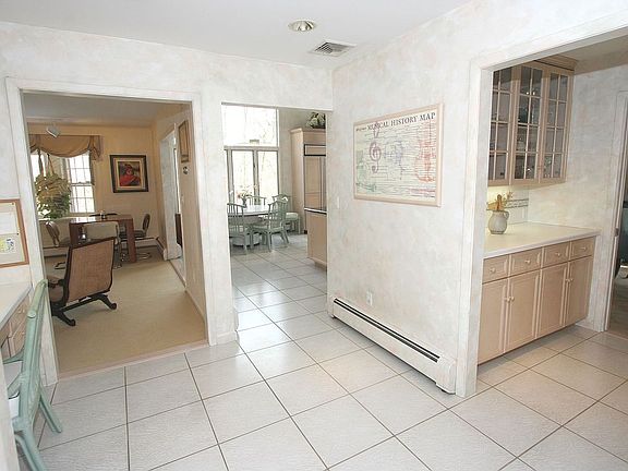 kitchen foyer with desk/work area