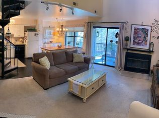 15 Chelmsford Ct, Marlton, NJ 08053