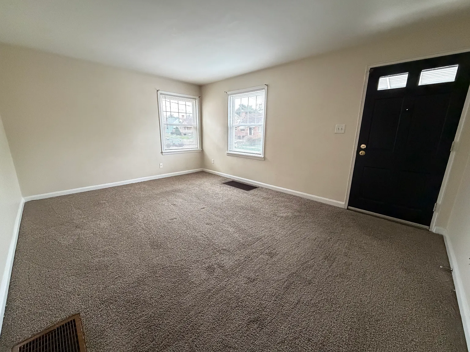 3 bed, 1102 sqft, $1,700 — Photo 2