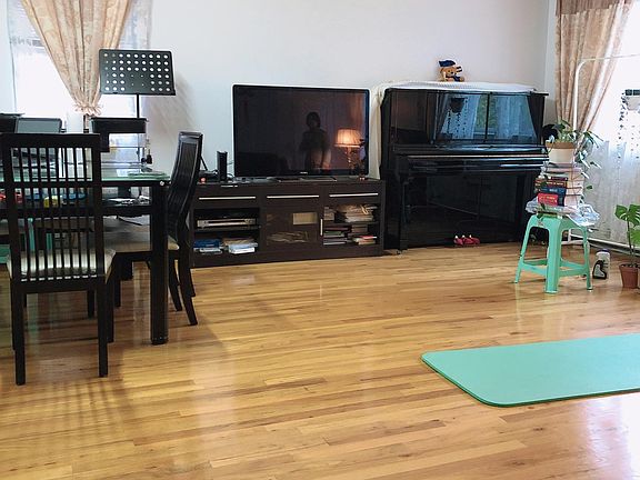 4th image of 16615 65th Ave Floor 2