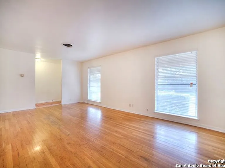 3223 Oakleaf Dr — Photo 9