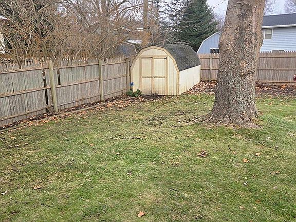 3rd image of 397 Huizenga Ave
