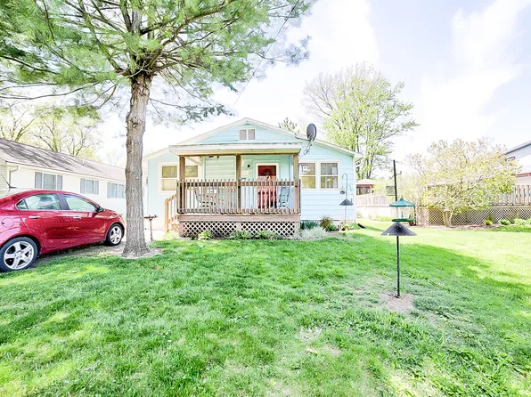 915 S 3rd St, Watseka, IL 60970