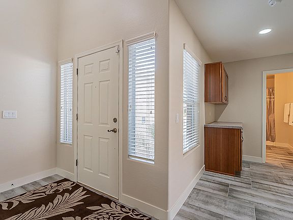5th image of 146 S Lucia Ln
