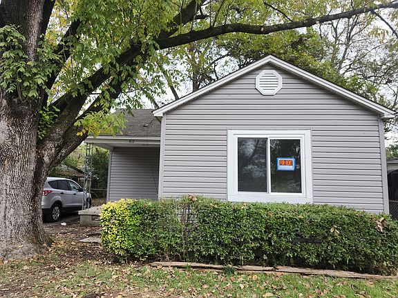 4th image of 812 Blossom St