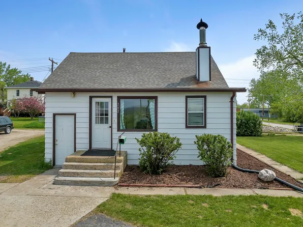 202 3rd Ave NW, Kenmare, ND 58746
