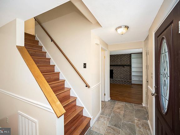 3rd image of 6011 Oak Grove Dr