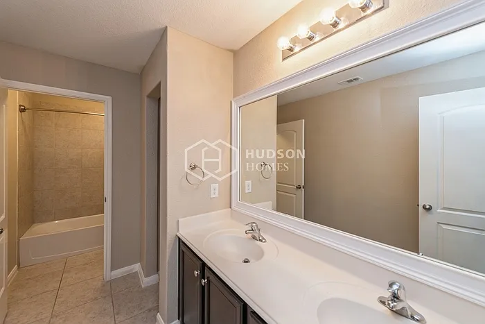 148 Aaron St — Photo 11