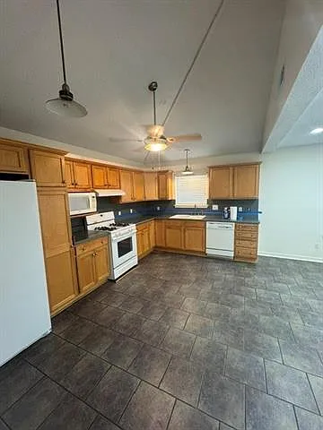 2108 Diana St #A — Photo 9