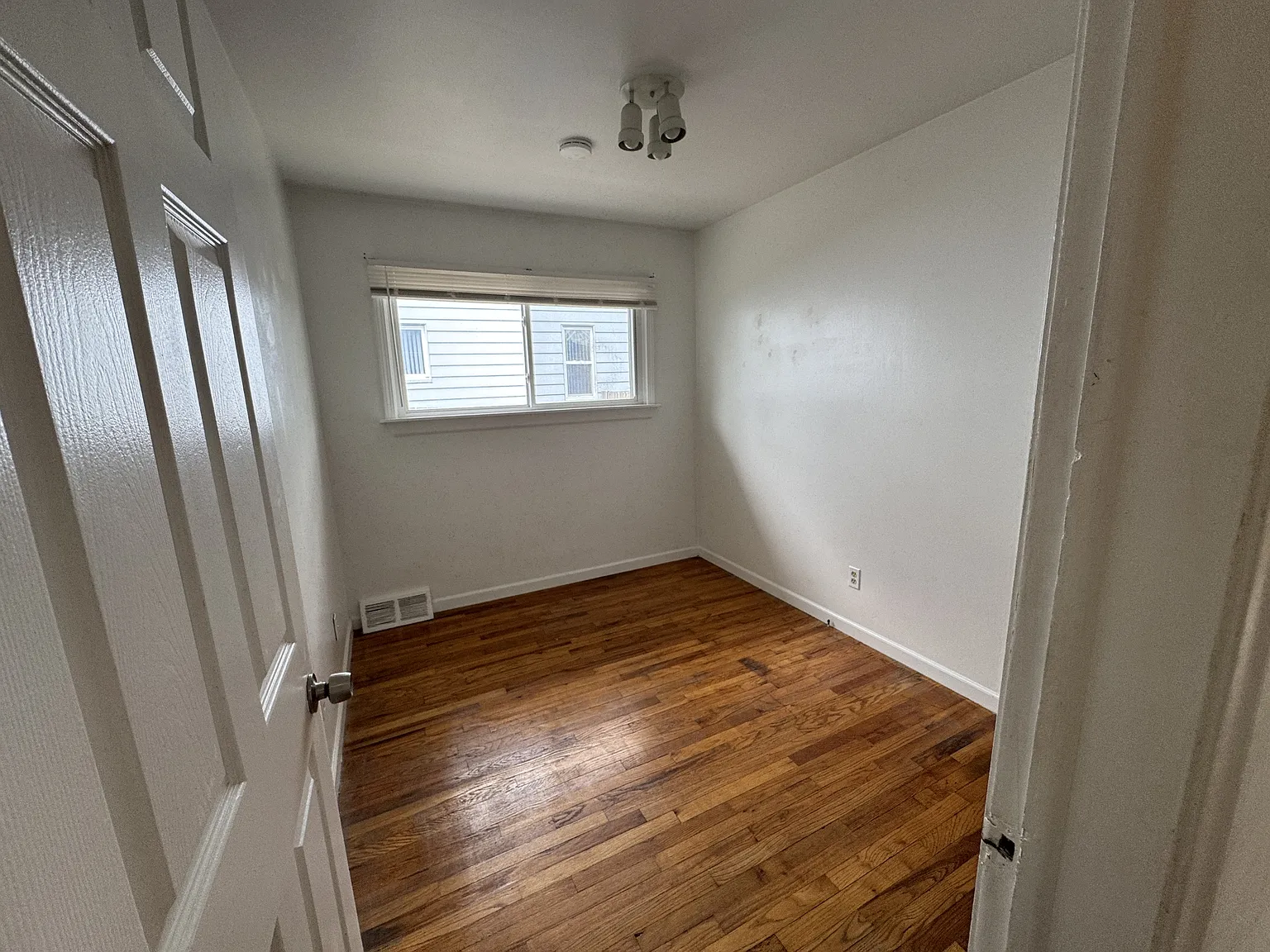 29203 Oakwood Street - 1 — Photo 3