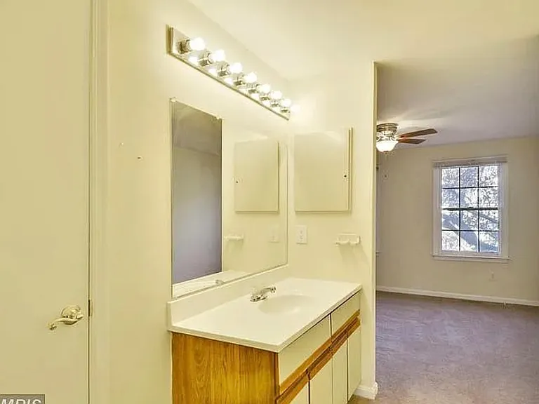 8 Strath Haven Ct — Photo 9