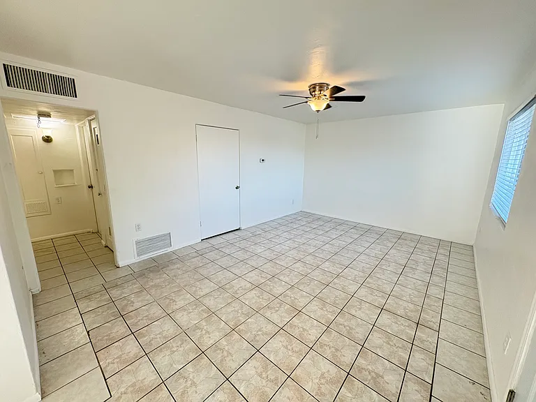 618 E Clarendon Ave #A — Photo 5