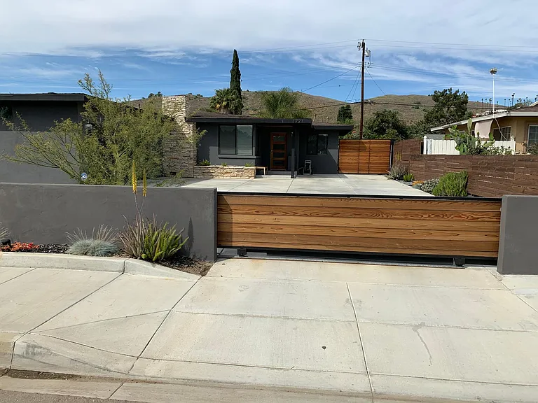 1721 Glenpark St — Photo 1