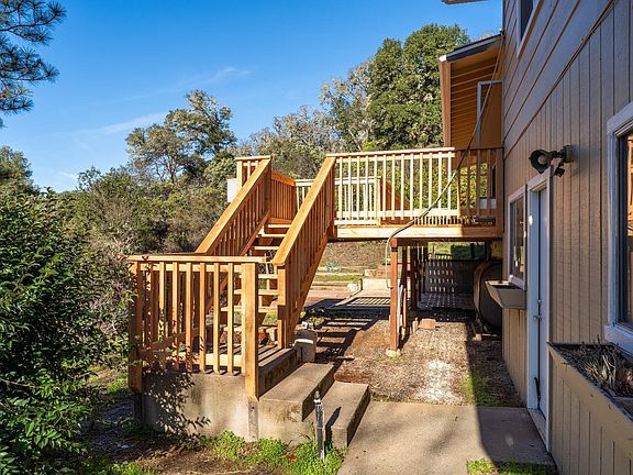4th image of 950 Knob Hill Road