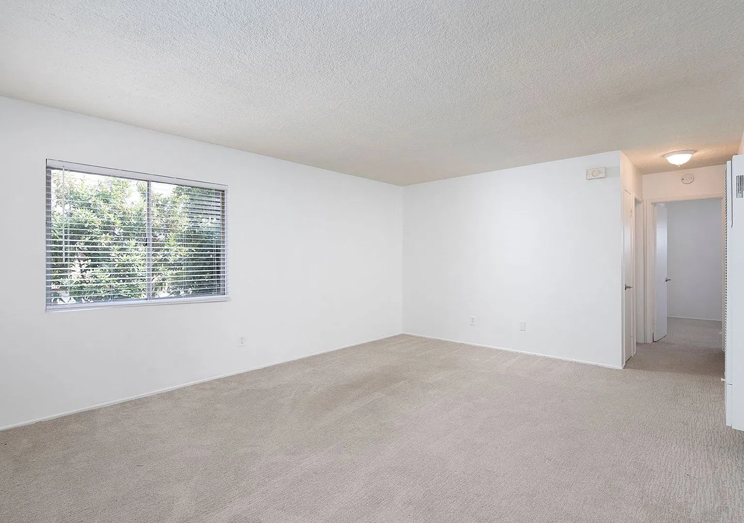 4548 - 4554 Bond Street — Photo 2