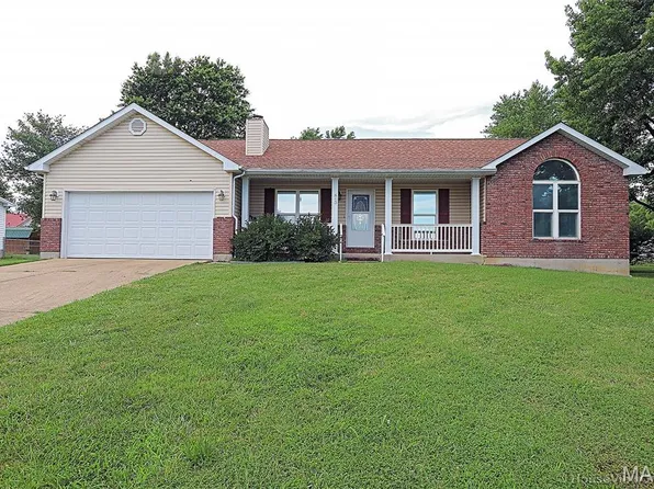 643 Woodgate St, Farmington, MO 63640