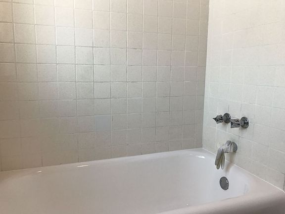 3rd image of 3037 W Lawrence Ave APT 2C