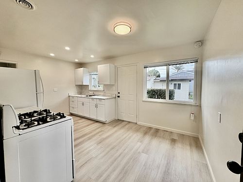 2nd image of 457 Manzanita Ave APT C