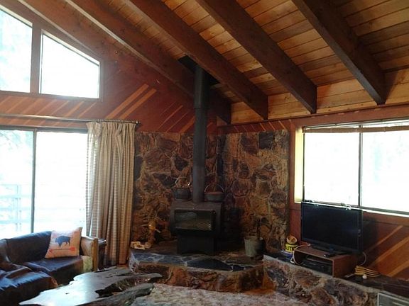2nd image of 886 Shoshone Dr