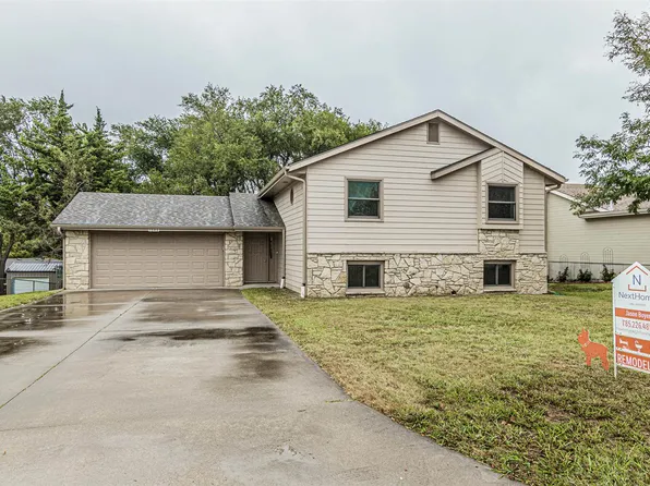 1506 Holly Ln, Junction City, KS 66441