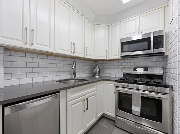 90 Gold Street image 1 of 8