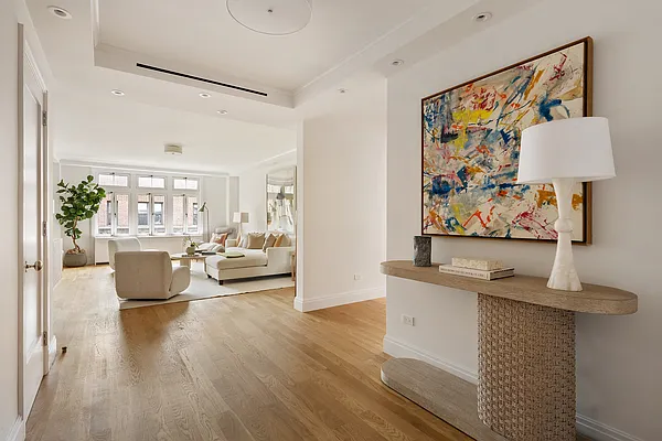 Living room, photo 2
