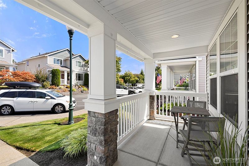 3rd image of 2714 84th Drive NE