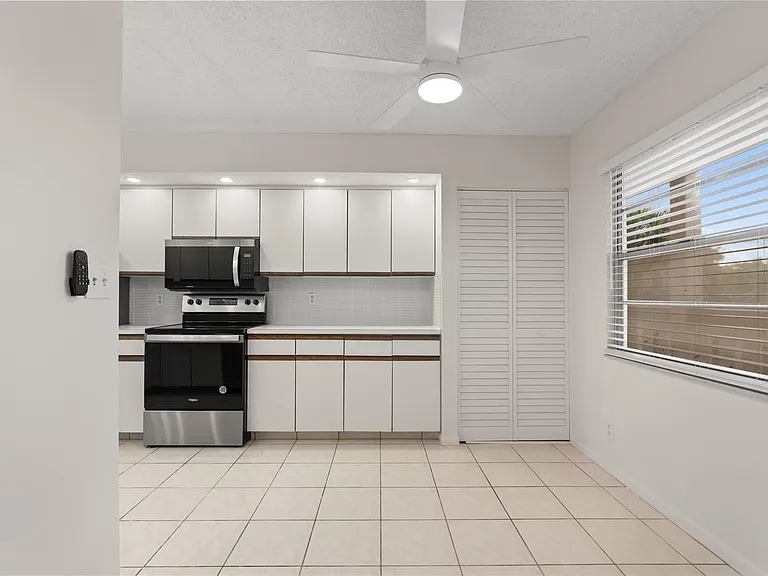 1801 Eleuthera Point #J3 — Photo 4