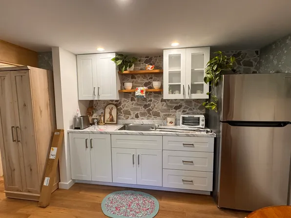 (undisclosed Address), East Falmouth, MA 02536