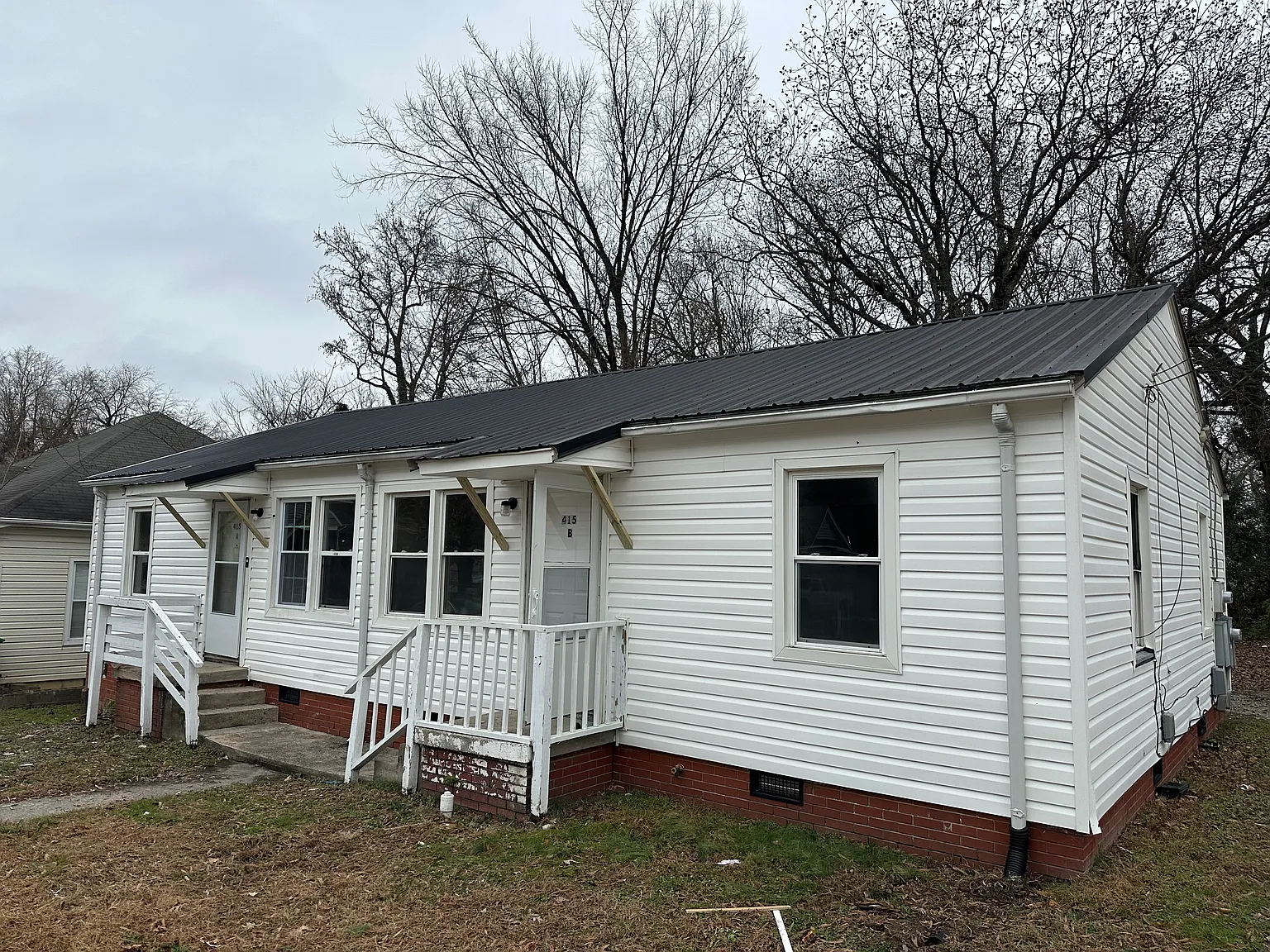 415 White Oak St — Photo 1
