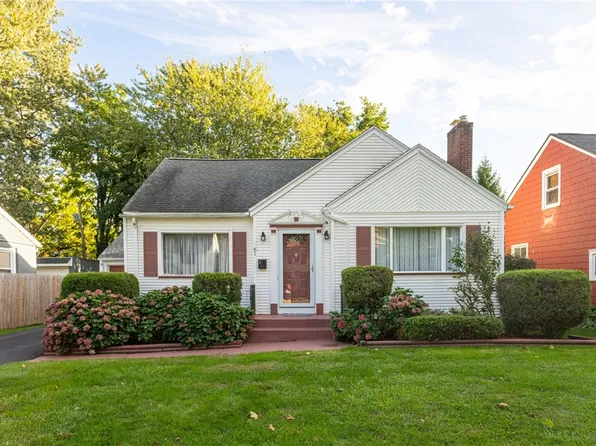 61 Redwood Rd, Rochester, NY 14615