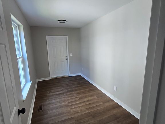 4th image of 233 E Cambridge Ave