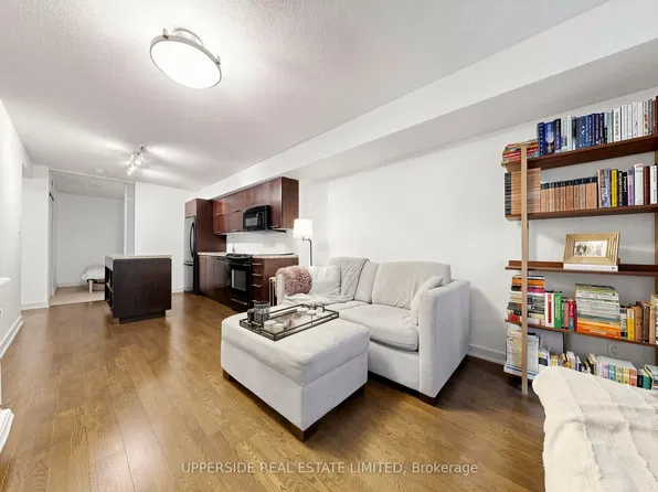 126 Simcoe St #607, Toronto, ON M5H 4E6