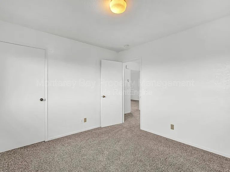215 2nd St #B — Photo 18