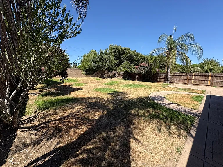722 W James Ct — Photo 47