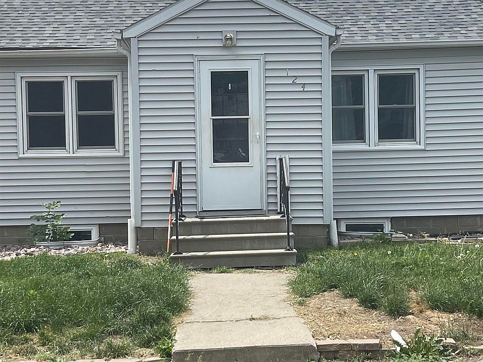 1st image of 124 S Water Ave