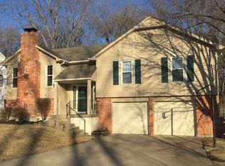 14025 S Tomahawk Dr, Olathe, KS 66062