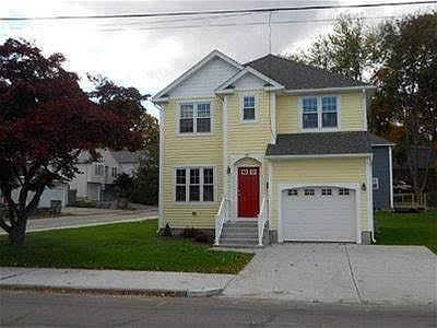 2nd image of 517 Pleasant St