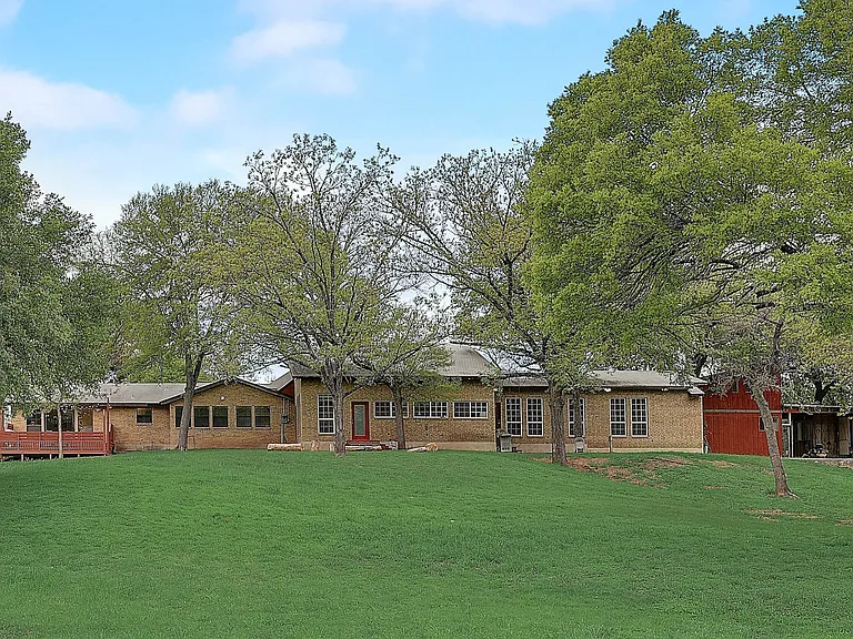 5511 N Dunlap Rd — Photo 75