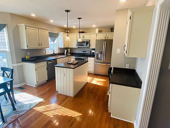 5th image of 8702 Brittany Dr