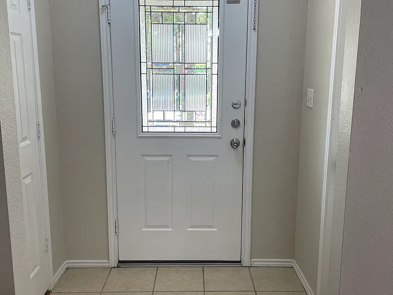 10306 Buescher Ln — Photo 2