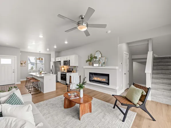 15215 Deerview Dr, Urbandale, IA 50323