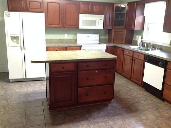 4th image of 708 Winterhaven Ln