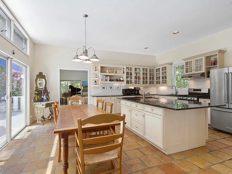 44 Longwoods Ln — Photo 4