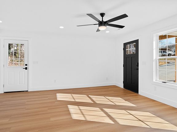 5th image of 181 Plum St