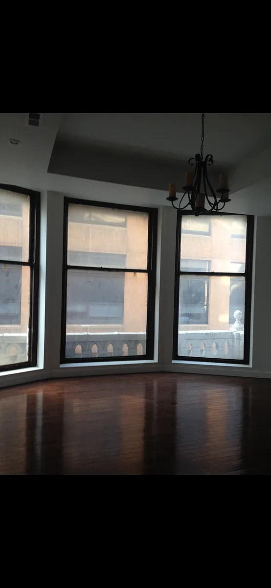 Building Photo - 1033 Chestnut St #4