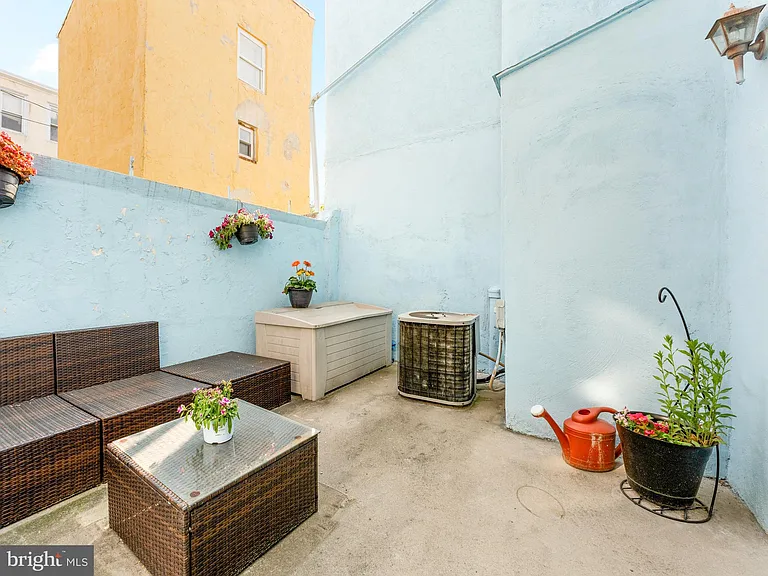 1006 Montrose St — Photo 24
