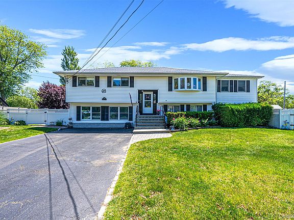2nd image of 20 Rochelle Court