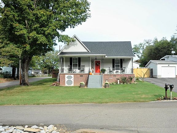 2nd image of 501 Forestal Dr