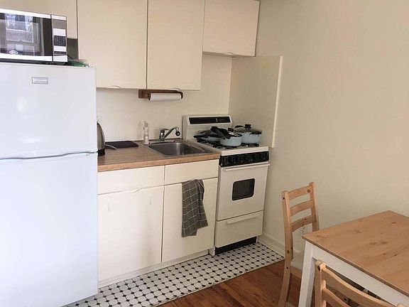 4th image of 104 W 74th St APT 4R